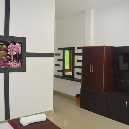 Hotel Exotica Squares Lakshmanpur Exteriör bild