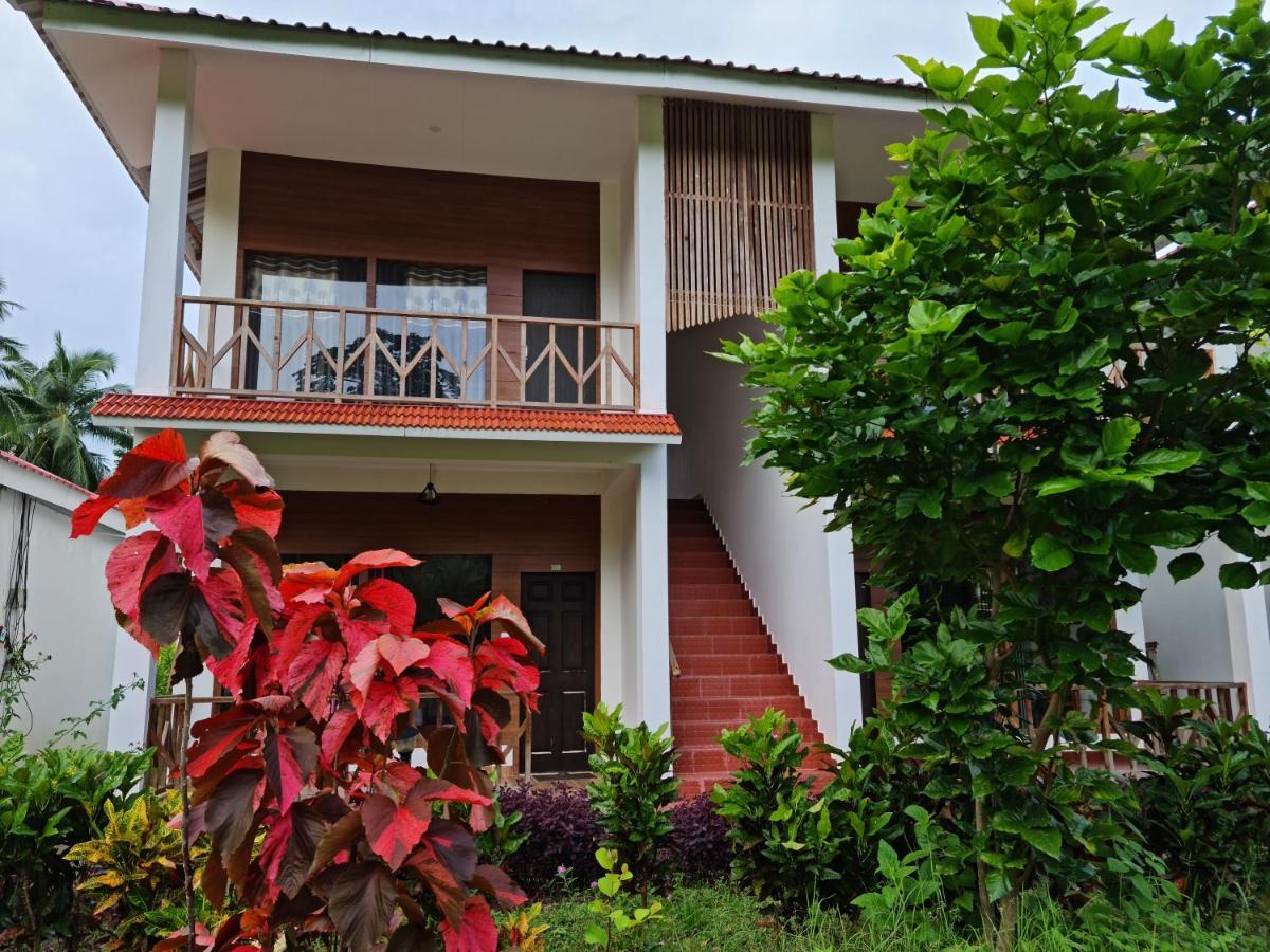 Hotel Exotica Squares Lakshmanpur Exteriör bild