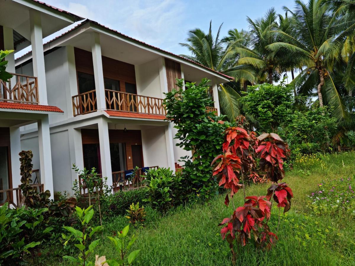 Hotel Exotica Squares Lakshmanpur Exteriör bild