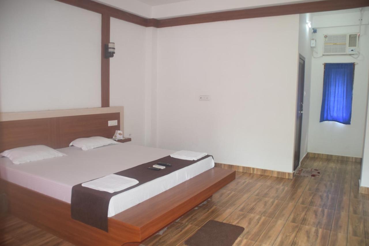 Hotel Exotica Squares Lakshmanpur Exteriör bild
