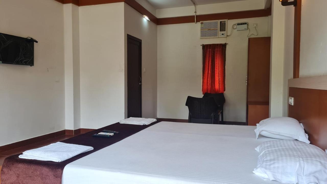 Hotel Exotica Squares Lakshmanpur Exteriör bild