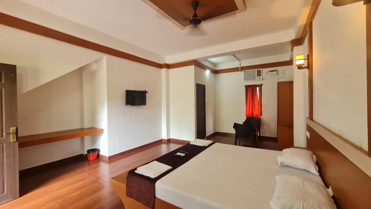 Hotel Exotica Squares Lakshmanpur Exteriör bild