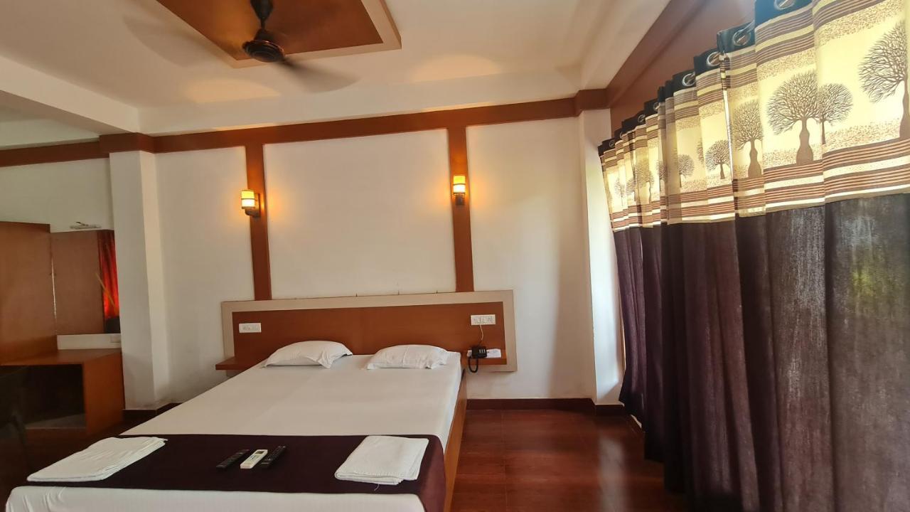 Hotel Exotica Squares Lakshmanpur Exteriör bild