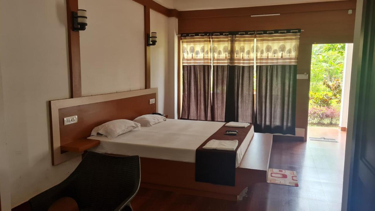 Hotel Exotica Squares Lakshmanpur Exteriör bild