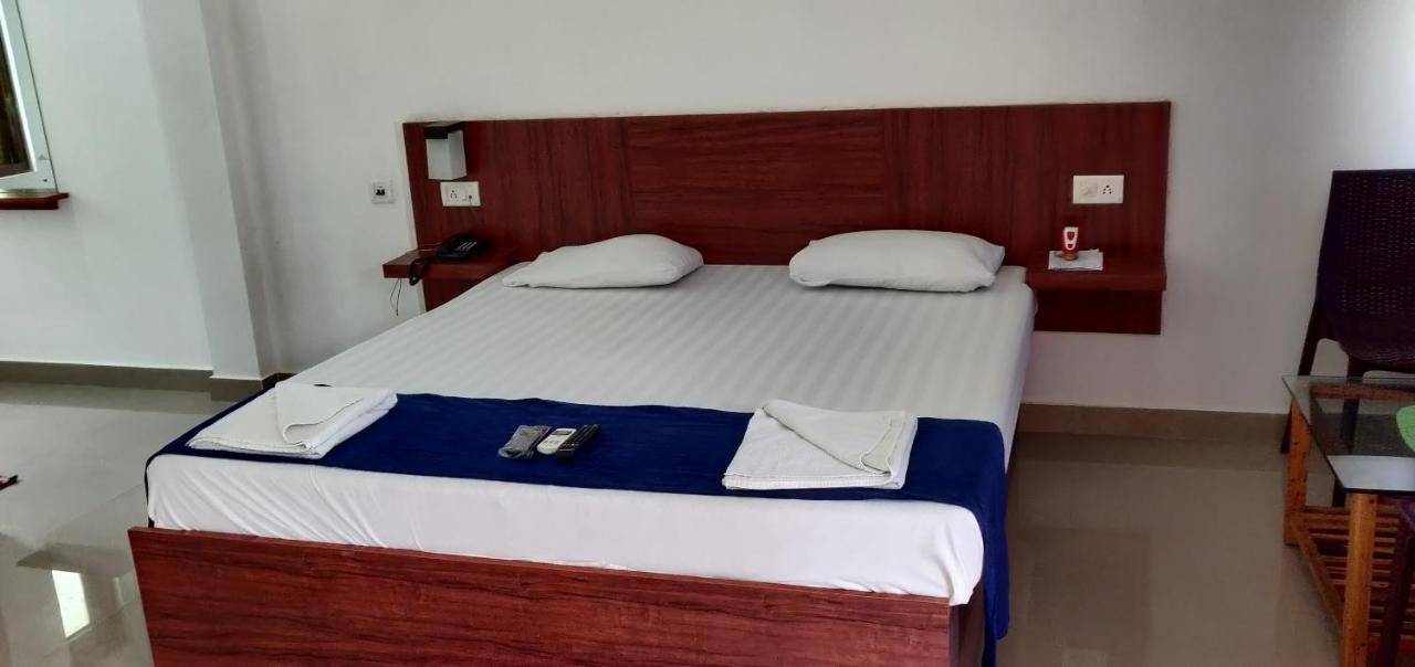 Hotel Exotica Squares Lakshmanpur Exteriör bild