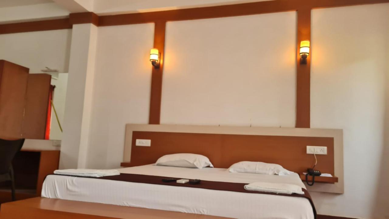 Hotel Exotica Squares Lakshmanpur Exteriör bild