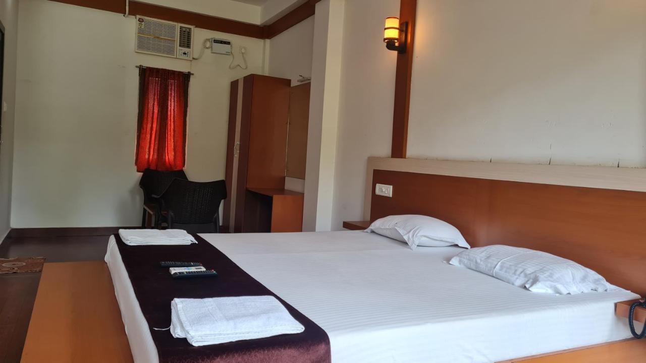 Hotel Exotica Squares Lakshmanpur Exteriör bild