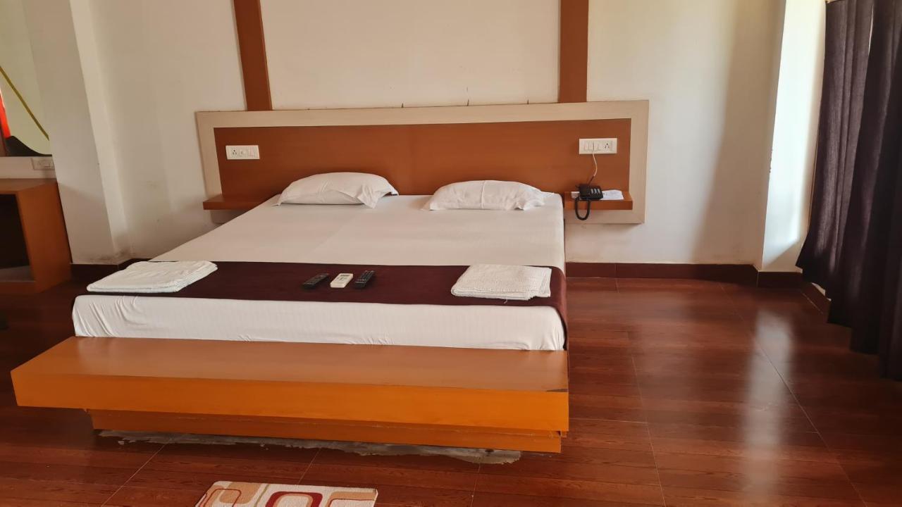 Hotel Exotica Squares Lakshmanpur Exteriör bild