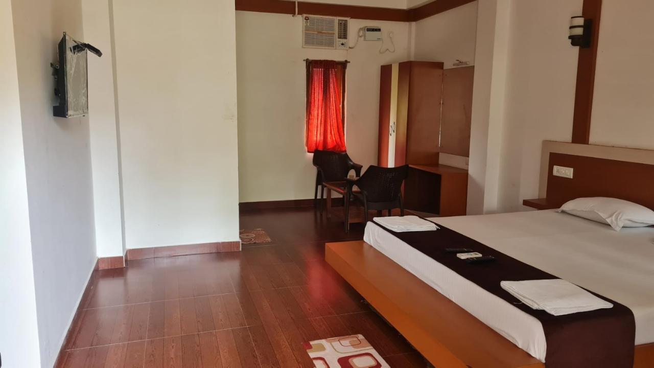 Hotel Exotica Squares Lakshmanpur Exteriör bild