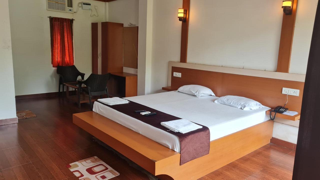 Hotel Exotica Squares Lakshmanpur Exteriör bild