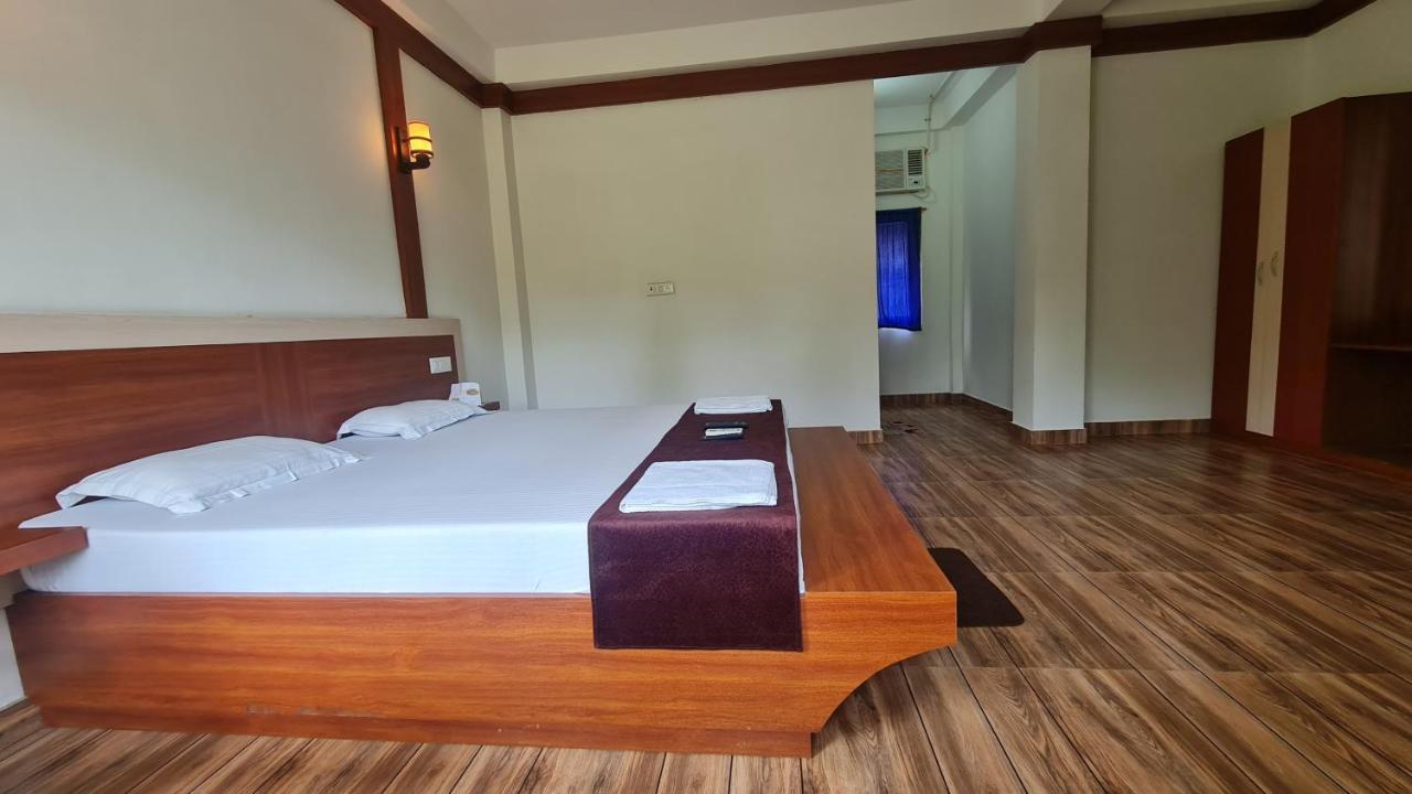 Hotel Exotica Squares Lakshmanpur Exteriör bild