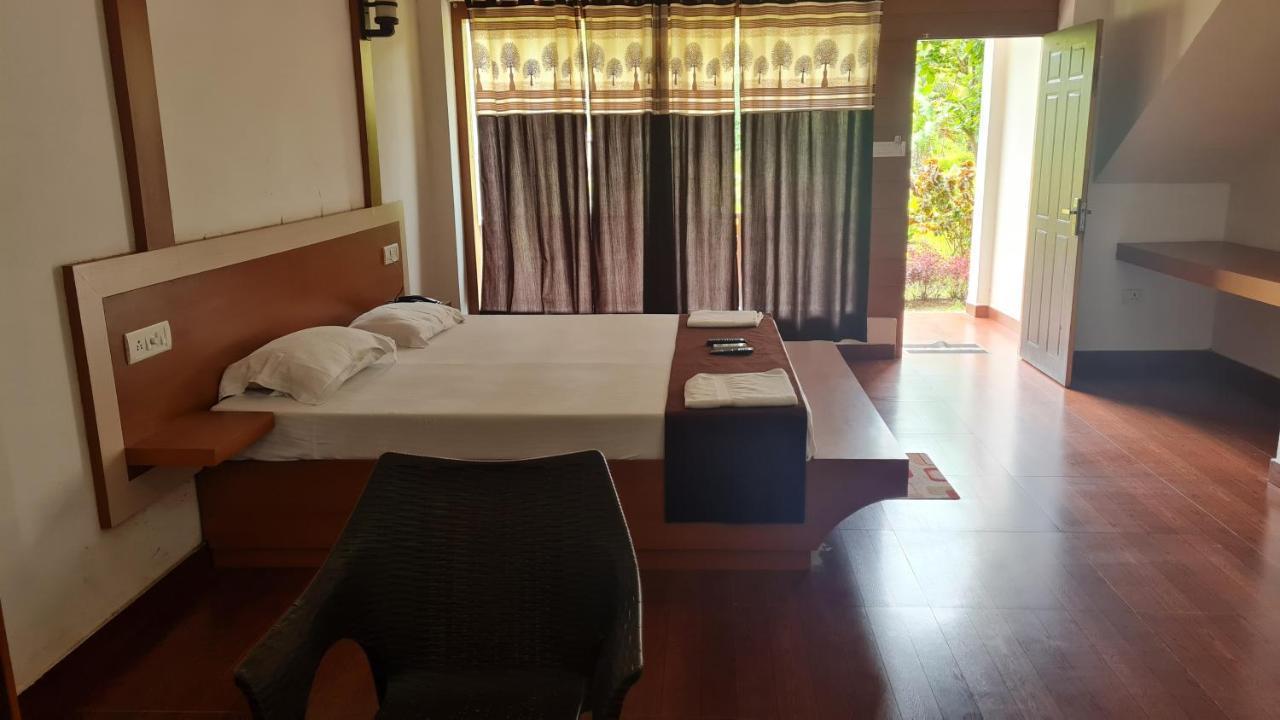Hotel Exotica Squares Lakshmanpur Exteriör bild