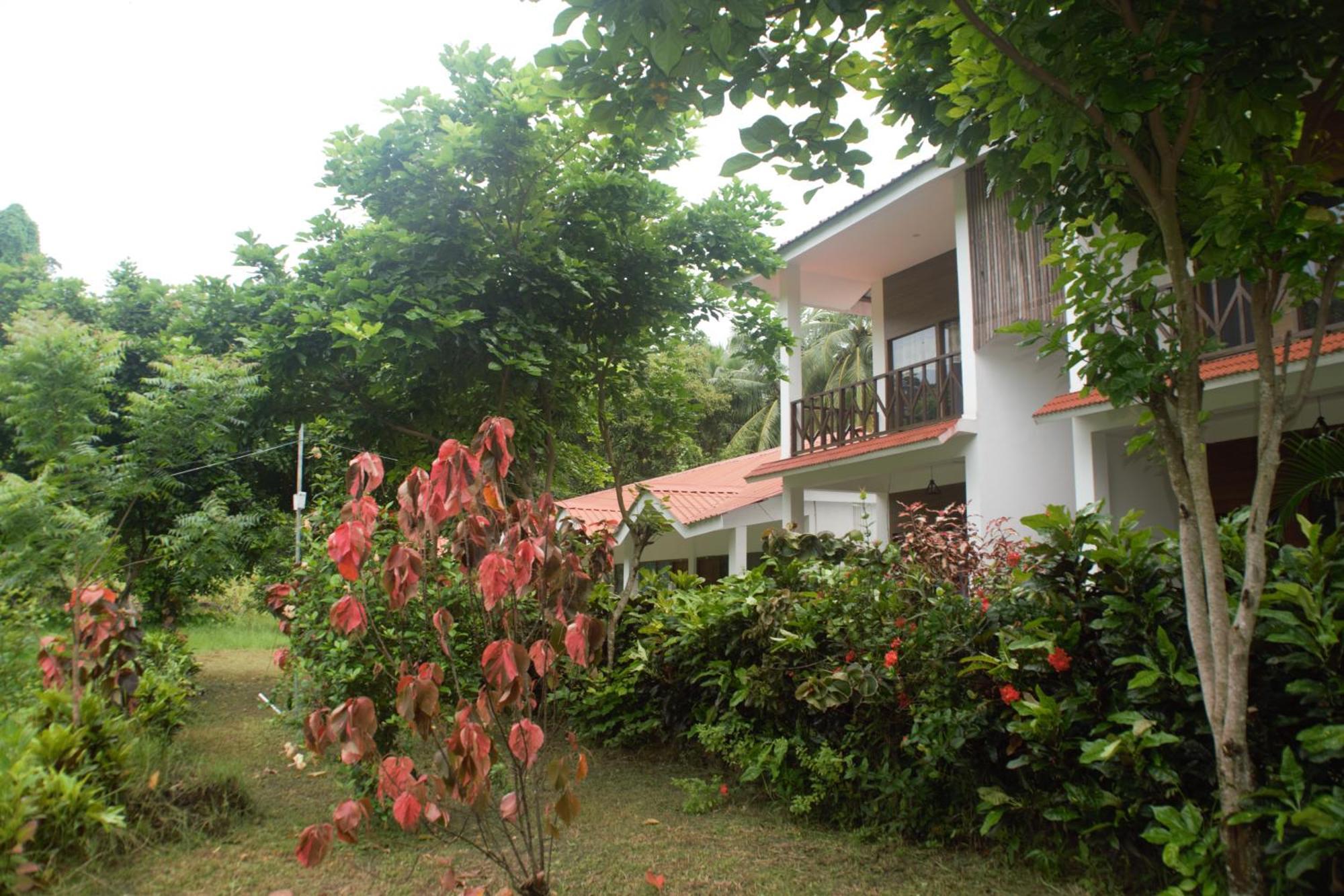 Hotel Exotica Squares Lakshmanpur Exteriör bild